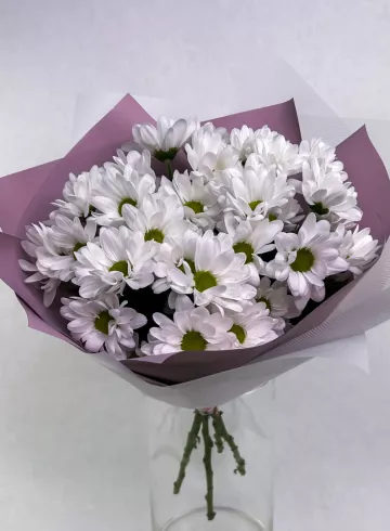 Монобукет из хризантем &laquo;Облачко&raquo; от интернет-магазина цветов в 