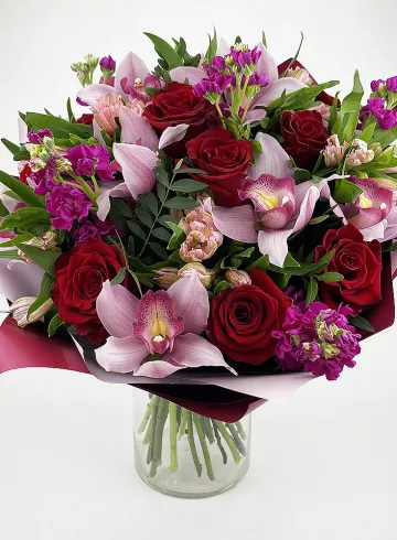 Букет с орхидеями &laquo;Бордо&raquo; от интернет-магазина цветов в 