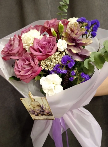 Букет из роз, гвоздики спрей и брасики &laquo;Лавандовое настроение&raquo; от интернет-магазина цветов в 