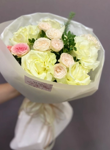 Букет и роз &laquo;Нежное очарование&raquo; от интернет-магазина цветов в 