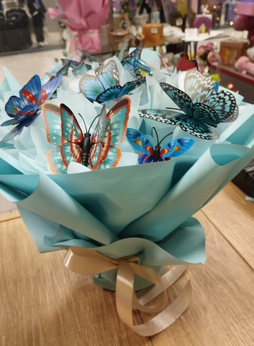 Светящийся букет с  бабочками от интернет-магазина цветов в 