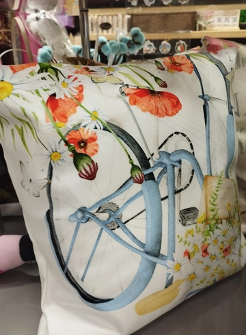 Декоративная подушка  от интернет-магазина цветов в 