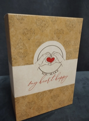 Подарочная коробка &laquo;Любовь&raquo; от интернет-магазина цветов в 