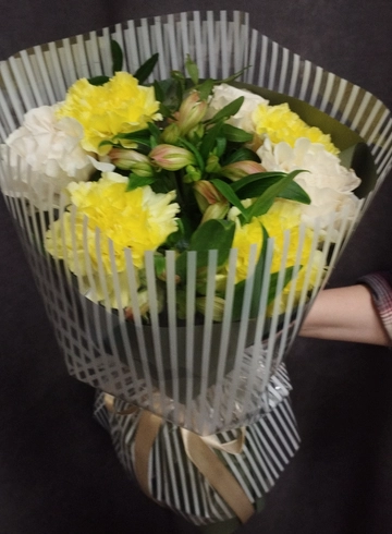 Букет из роз, диантусов и альстромерии от интернет-магазина цветов в 